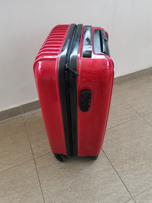 Червен куфар малък