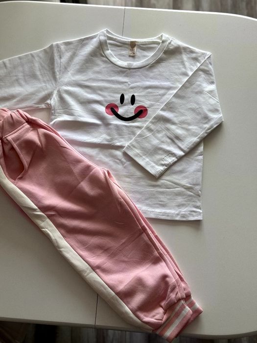 Тройка новая на девочку 3-4 года