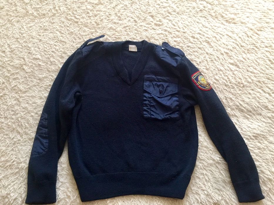 Форменный свитер