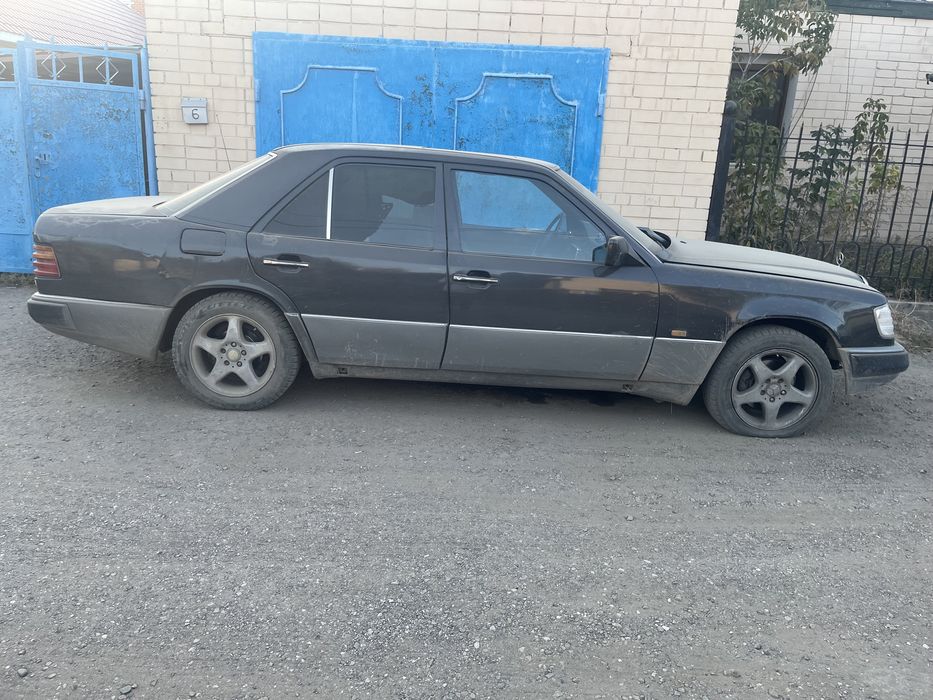 Продам или меняю мерс 124