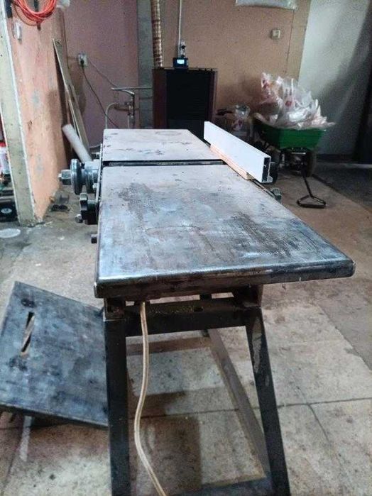 Триоперационна дърводелска машина.