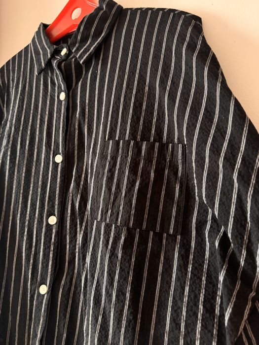 Продам рубашку черную в полоску