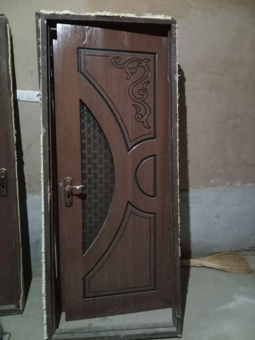 Eshik romlar sotiladi