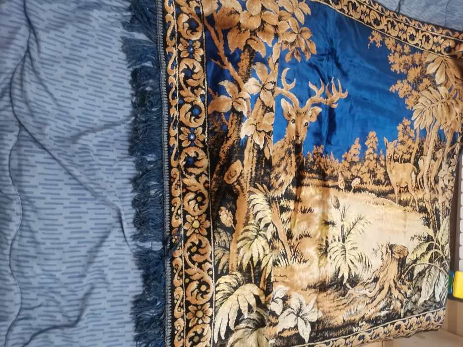 Кувьор старинен с кукички за закачане и ресни