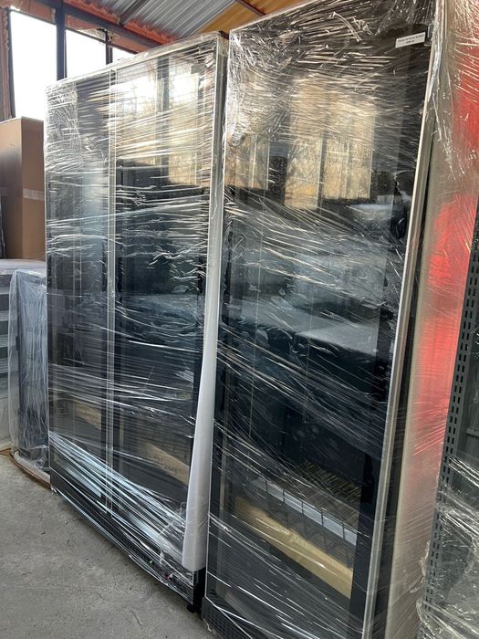 Vitrina frigorifica verticala cu 2 usi si benner de prezentare