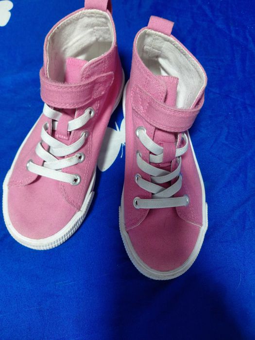 Tenisi Hm m. 29 ca si noi