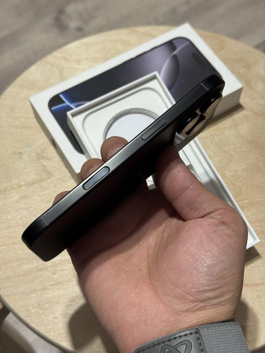  iPhone 16pro 5G 1TB black titanium в идеальном сост.