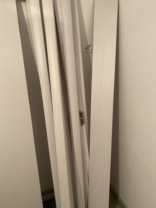 Usa interior cu toc reglabil