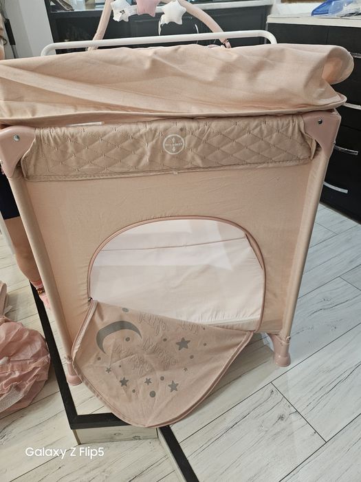 Продавам детска сгъваема кошара Loreli