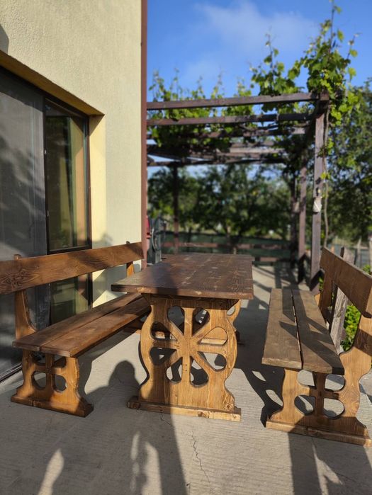 Комплект маса с две пейки