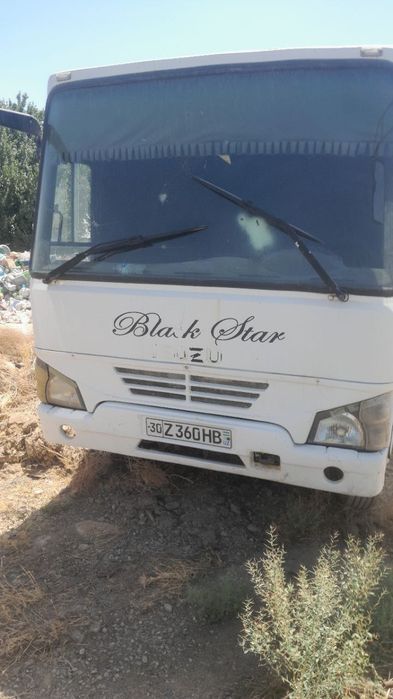 Isuzu saz oq yuk moshin