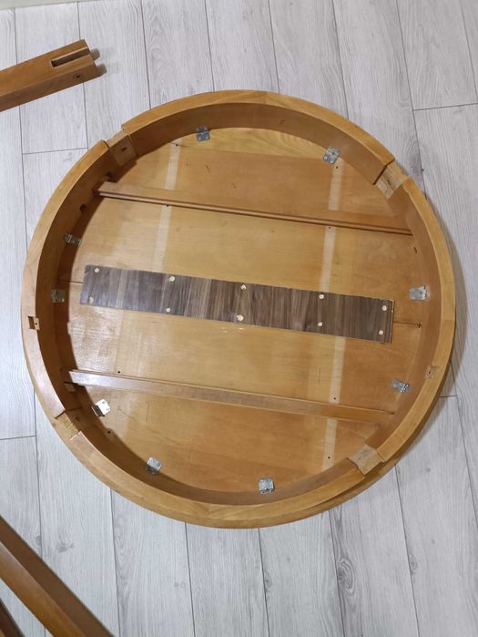 Стол круглый дерево  б/у ориентир Ойбек