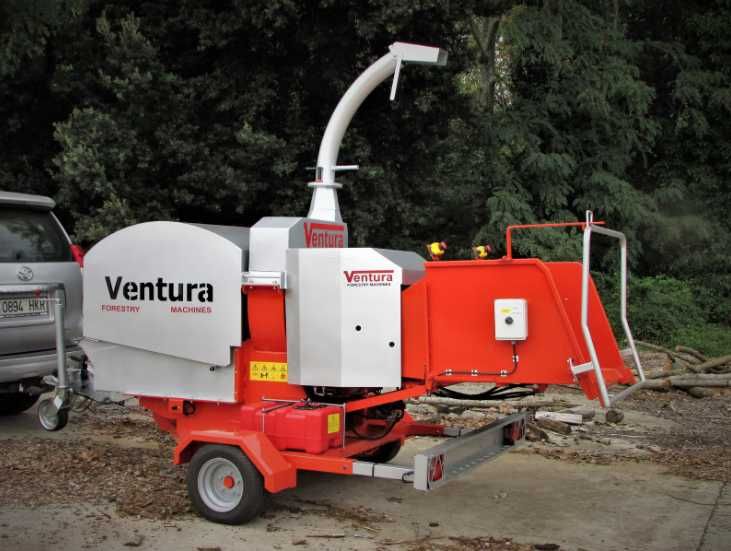 Tocator PROFESIONAL de lemn si crengi cu motor pe benzina 57 cai