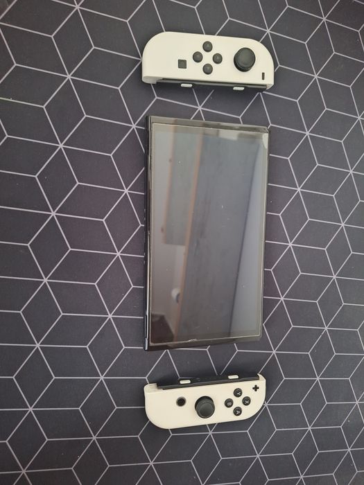 Vând Nintendo Switch Oled