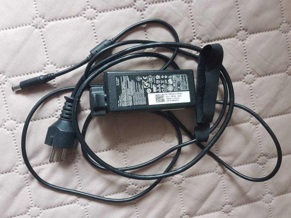 Преносими компютъри Dell Vostro 1015 и HP 250 G3 на части