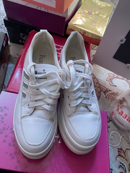 Кроссовки 37 размер б/у