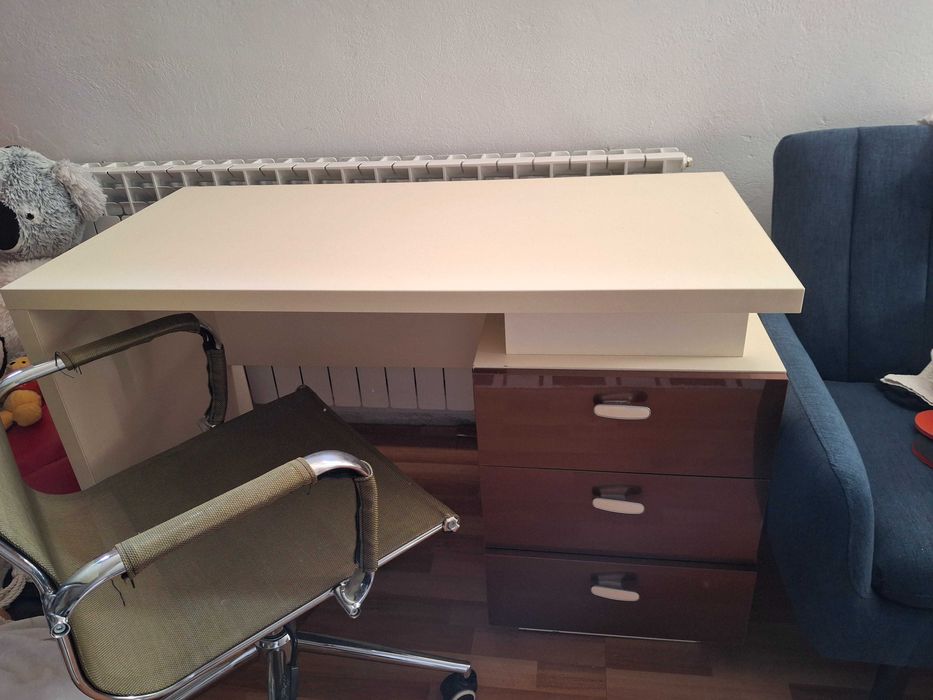 Masa de birou cu scaun reglabil stare:impecabila