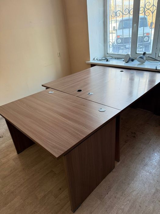 Продам три письменных стола. Два Шкафа.