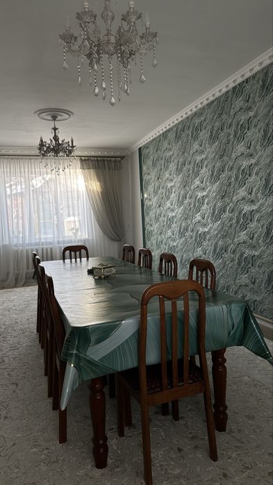 Срочно продам стол со стулями 10 штук