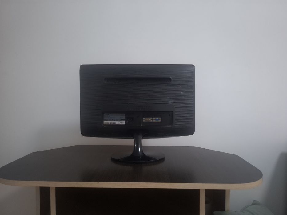 Монитор Samsung B2030