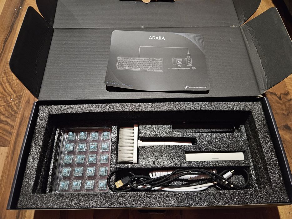 Tastatura Aqiris Adara