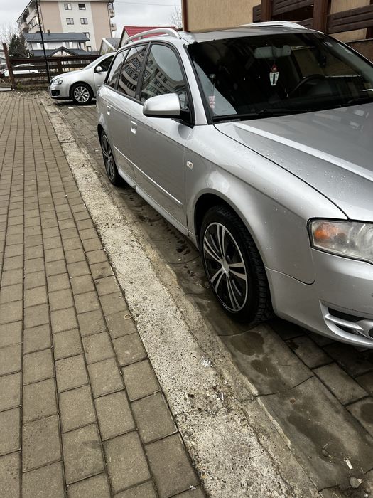 Masina este în stare foarte bunǎ