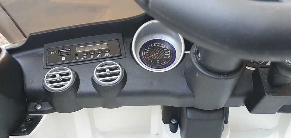 Moni Акумулаторен джип Mercedes GLC 63 S, Бял