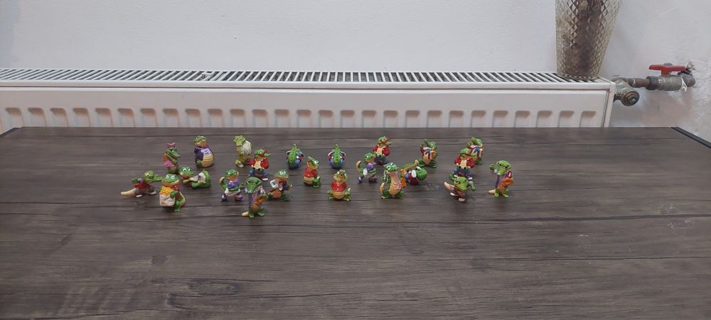 Figurine kinder între de la 1 la 2 lei bucata.