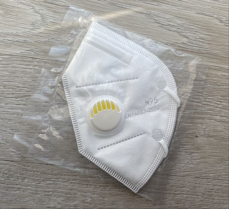 Маска с респиратором N95