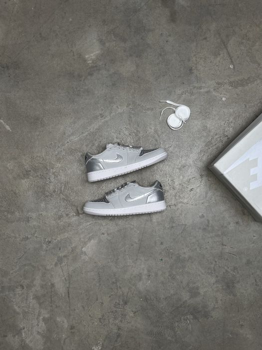 Nike Air Jordan 1 Low OG Metallic Silver.