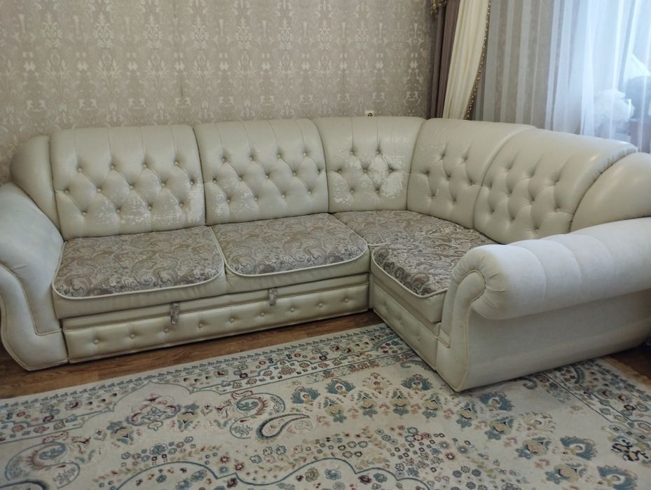 Продам диван угловой 2.8 *1.7