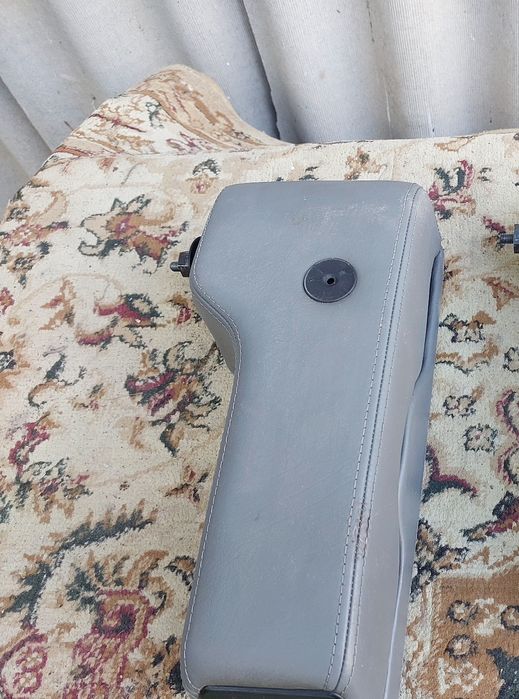 Подлокотник ауди а6 с4