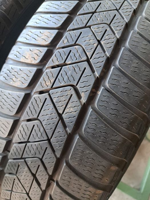 2 anvelope iarnă 225 60 r18 Pirelli