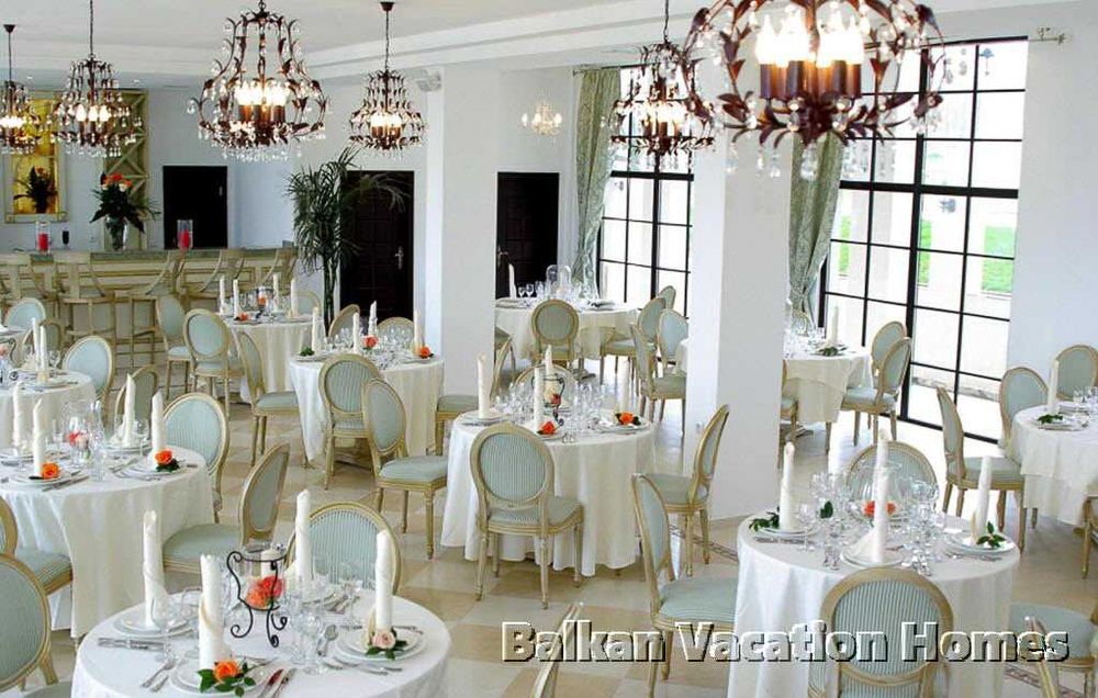 Тристаен апартамент в затворен комплекс до плажа в Обзор