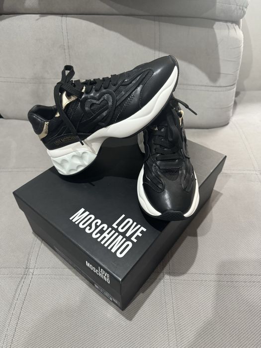 Love Moschino 36номер- 135лв.