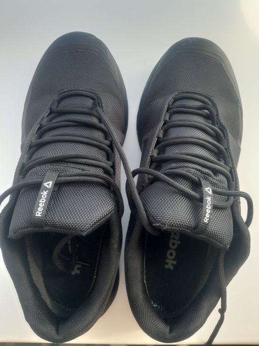 Продам мужские кроссовки