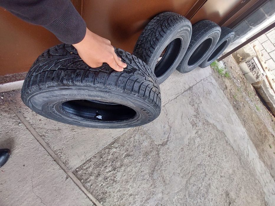 Зимные резины 215/70/16