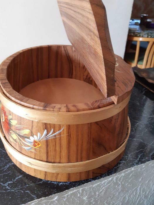 Cutie lemn ovala, pictata manual, cu capac ptr depozitare cosmetice