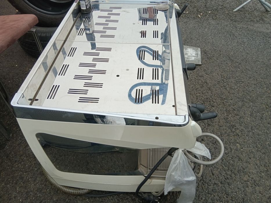 Se vinde un aparat de cafea Nuova Simonelli Functinal