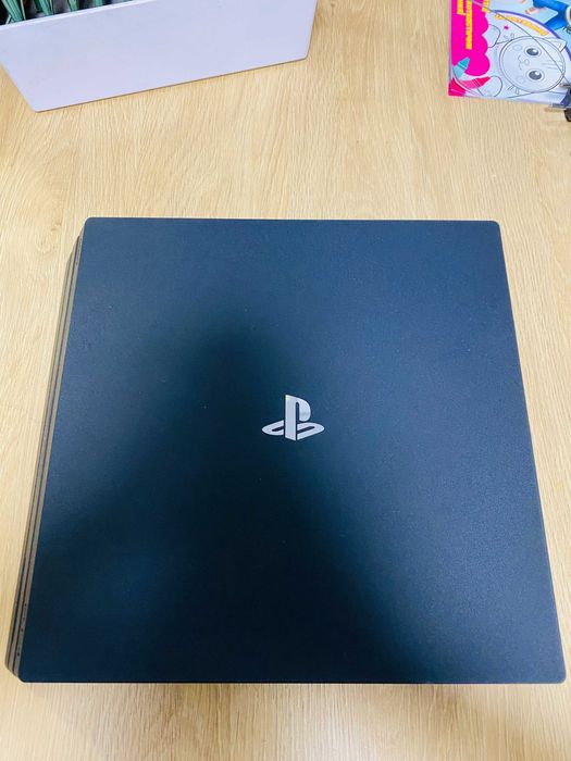 КАТО НОВА !!! Sony Playstation PS4 PRO, 1 TB, Limited + 2 Контролера + 2 Игри