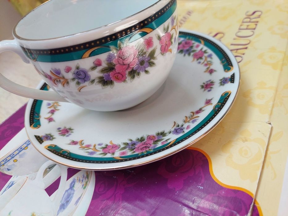 Чашки чайные с боюдцами