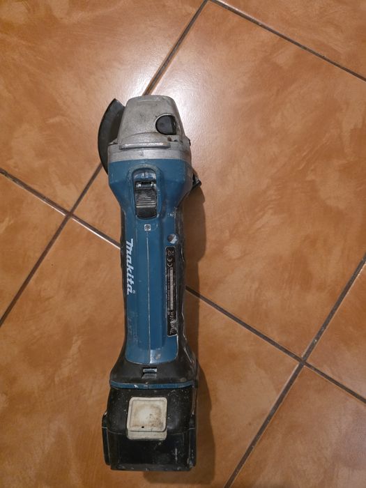 Polizor Makita cu baterie 18 V