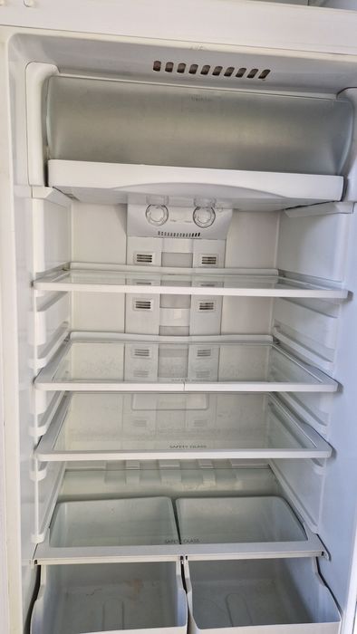 Продам холодильник Ariston