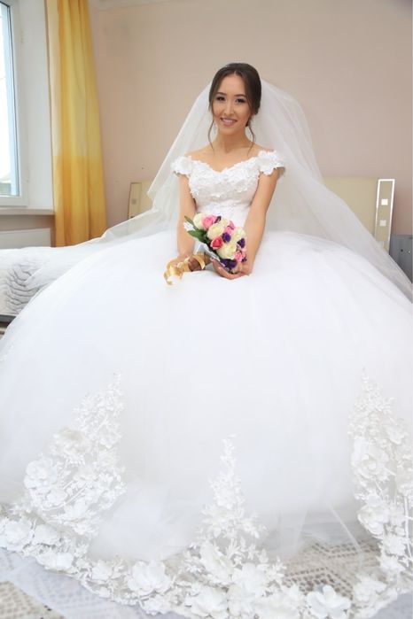 свадебный платье