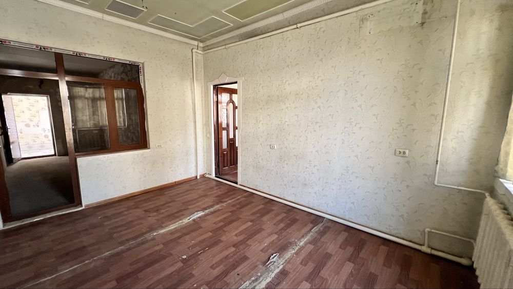 Продаётся дом 5 сотик жуда яхши локатсия 1 катор