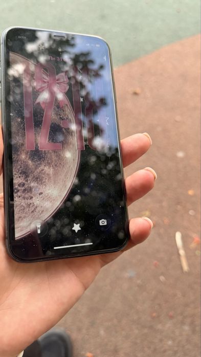 Продам айфон 11 память 64