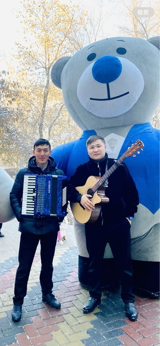 Домбра баян  гиттара  Әнші  музикант