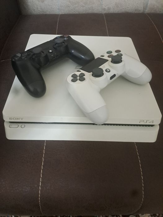 Playstation 4 slim
