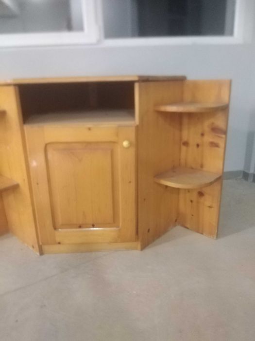 Ъглов шкаф за телевизор