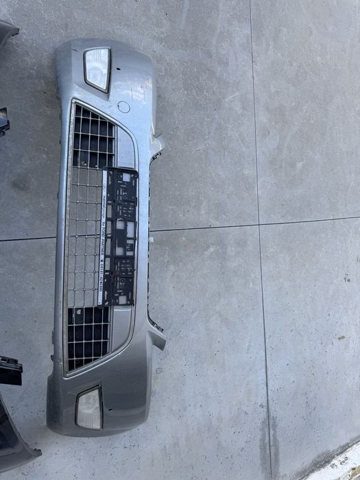 Продавам предни брони за ford mondeo mk4